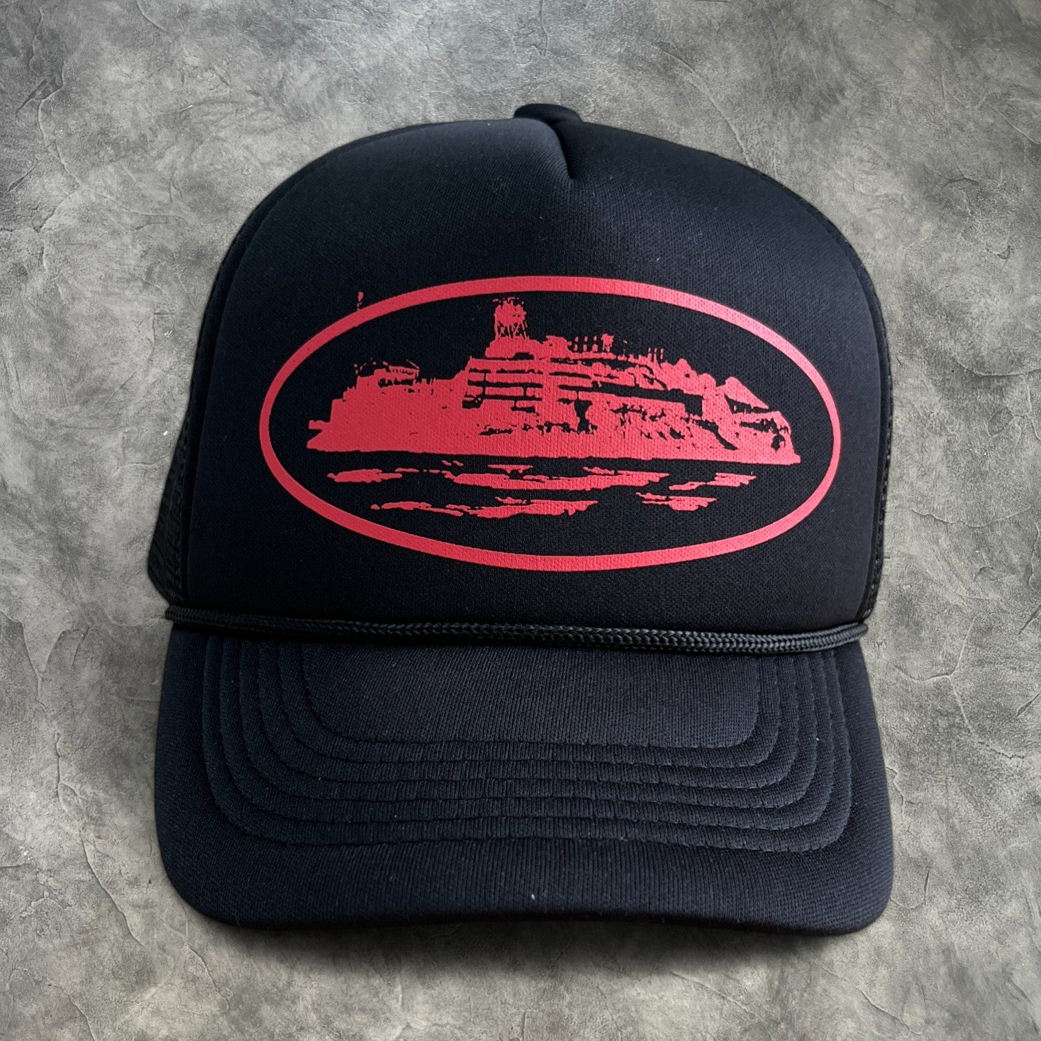 Corteiz Alcatraz Trucker Cap Black/Red