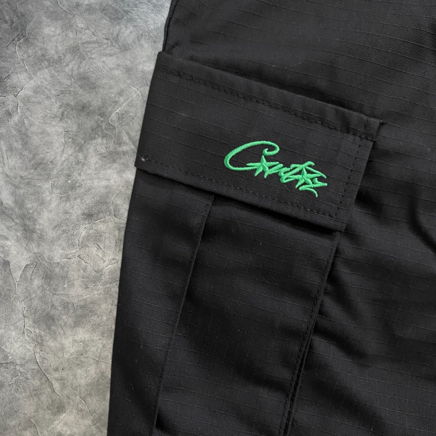 Corteiz Guerilla Cargo Shorts Black/Green