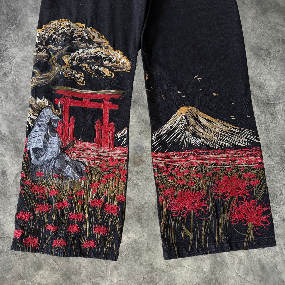 Vescartes Mount Fuji Embroidered Jeans Black
