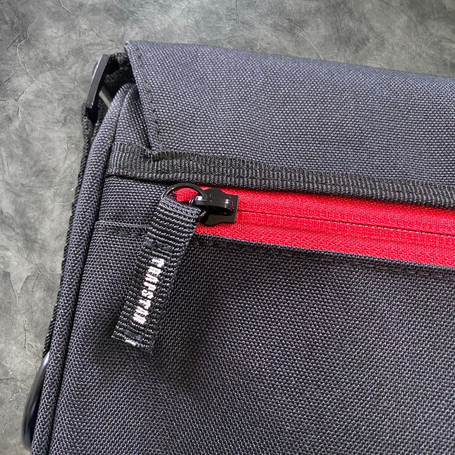 Trapstar Irongate Cross Body T Bag Black/Red