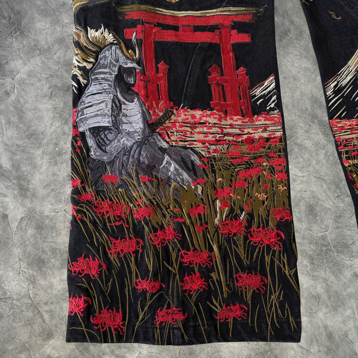 Vescartes Mount Fuji Embroidered Jeans Black