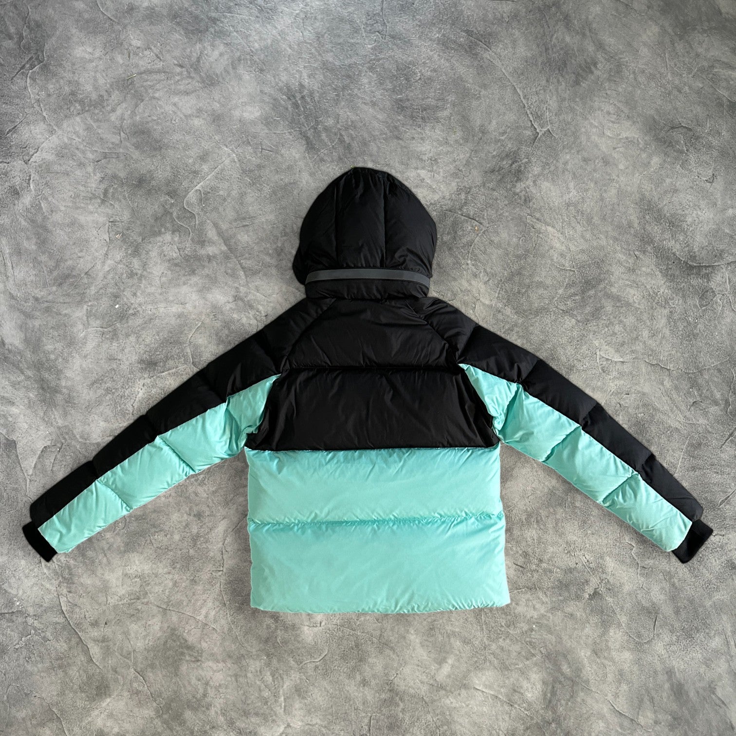 Syna Hooded Puffer Black/Blue