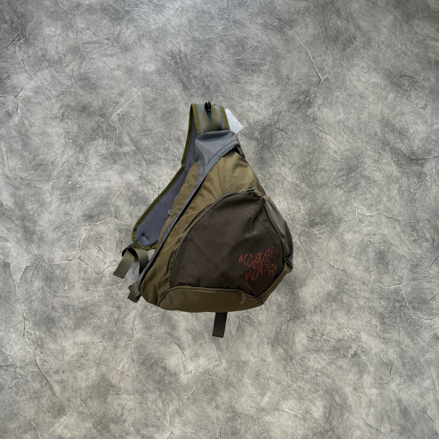 Mertra Sling Bag Green – Vaulted