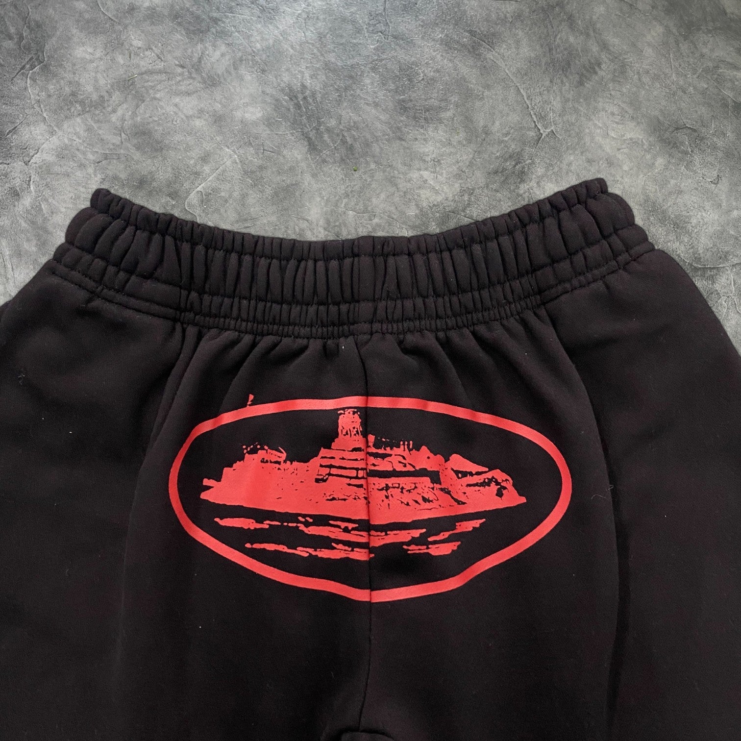 Corteiz Alcatraz Basic Shorts Black/Red