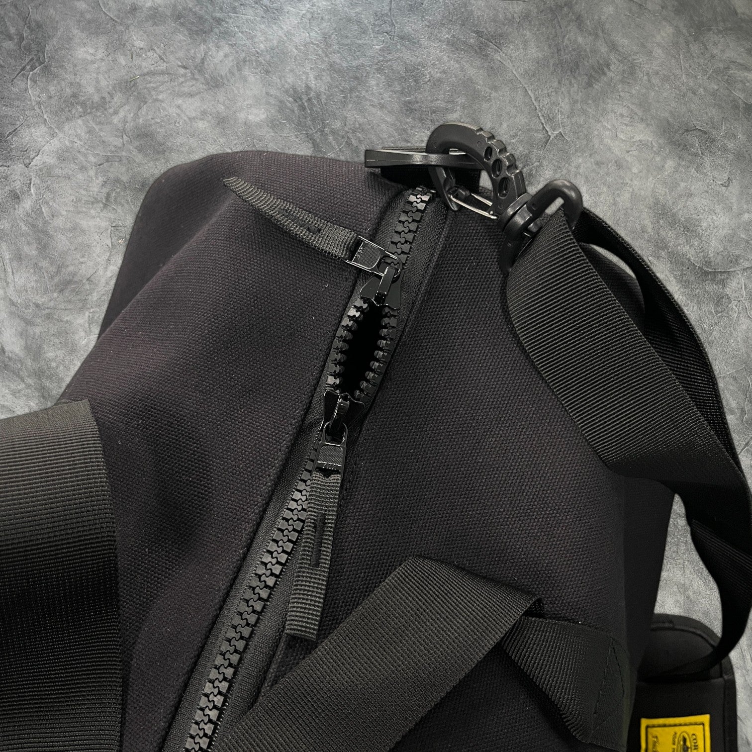 Corteiz Alcatraz Duffle Black